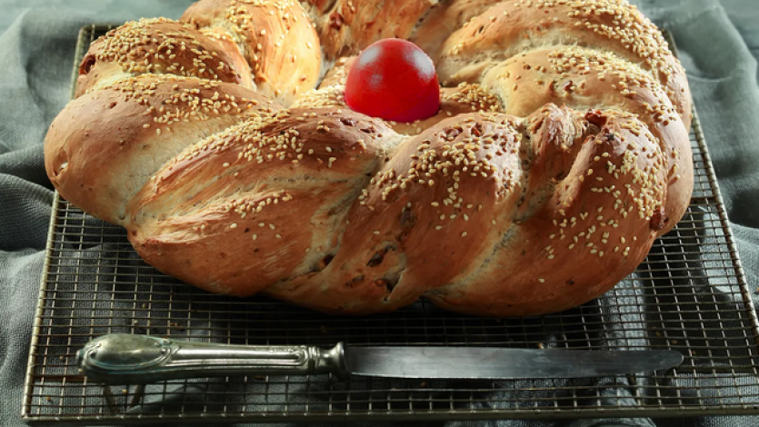 Λαμπροκουλούρες: Το ψωμί του Πάσχα
